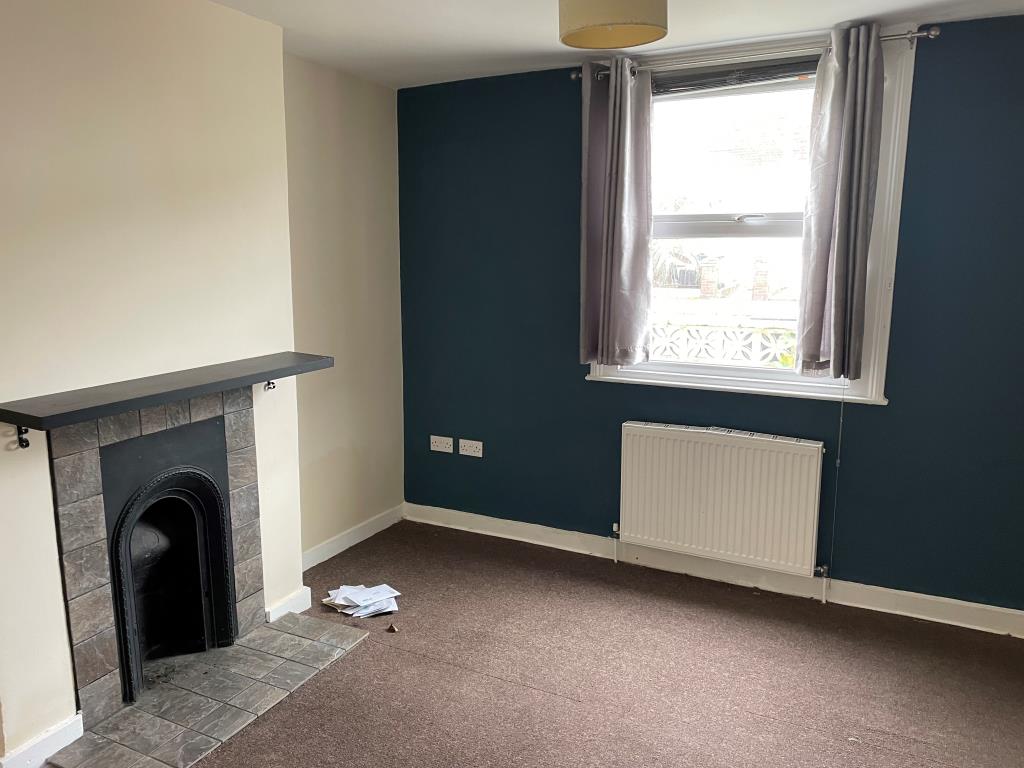 Lot: 21 - COTTAGE FOR INVESTMENT OR OCCUPATION - Living room with fireplace
